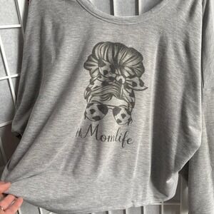 Grey Old Navy mom life graphic tee long crop‎ rouched back- super cute on Sz L